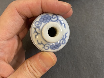 Nine Chinese porcelain snuff bottles, 19/20th C.