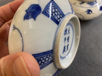 A pair of small Chinese blue and white covered vases on wooden stands, Xuande mark, 19/20th C.