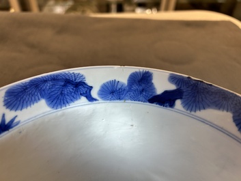 Bol en porcelaine de Chine en bleu et blanc &agrave; d&eacute;cor 'Les trois amis de l'hiver', marque et &eacute;poque de Kangxi