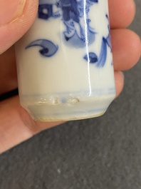 Cinq tabati&egrave;res en porcelaine de Chine en bleu et blanc, 19&egrave;me