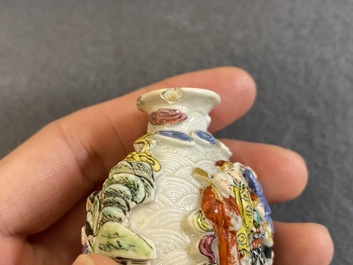 Nine Chinese porcelain snuff bottles, 19/20th C.