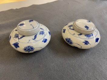 A pair of small Chinese blue and white covered vases on wooden stands, Xuande mark, 19/20th C.