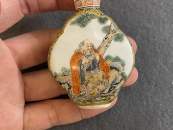 Nine Chinese porcelain snuff bottles, 19/20th C.