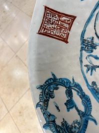 Een polychrome Chinese Swatow schotel met 'gespleten pagode' decor voor de islamitische markt, Ming