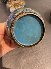 Three Chinese cloisonn&eacute; vases and a covered box, 19/20th C.