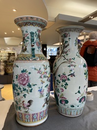 Deux vases en porcelaine de Chine famille rose &agrave; d&eacute;cor de coqs et de faisans, 19&egrave;me