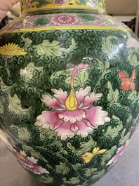 A Chinese famille rose vase with floral sprigs, 19/20th C.