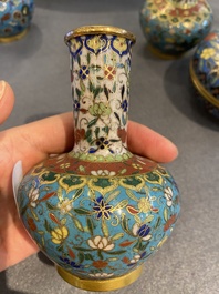 Trois vases et une bo&icirc;te couverte en &eacute;maux cloisonn&eacute;s, Chine, 19/20&egrave;me