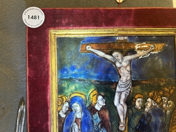 Plaque en &eacute;mail de Limoges repr&eacute;sentant La Crucifixion, France, 16&egrave;me
