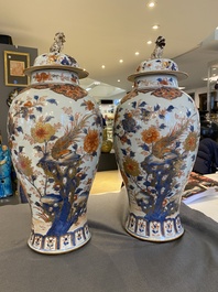 A pair of large Chinese Imari-style vases and covers, Kangxi