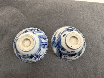 A pair of Chinese blue and white bowls, 18/19th C.