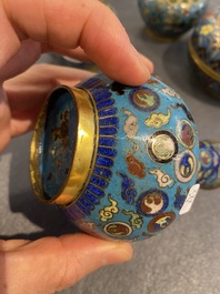 Trois vases et une bo&icirc;te couverte en &eacute;maux cloisonn&eacute;s, Chine, 19/20&egrave;me