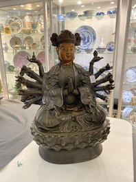 Importante sculpture d'Avalokitesvara &agrave; 20 bras en bronze dor&eacute;, Vietnam, 19/20&egrave;me