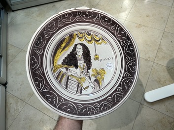 A polychrome Dutch maiolica dish with King William III, late 17th C.