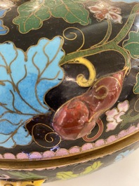 A pair of Chinese cloisonn&eacute; vases, a large covered box and a bowl, 19/20th C.