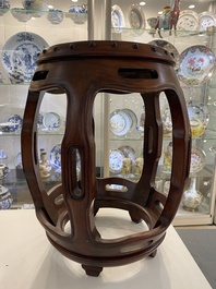 A Chinese wooden drum-form stand or seat, 19/20th C.