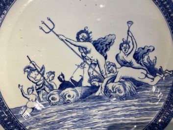 Bassin &agrave; sujet mythologique figurant Neptune en porcelaine de Chine en bleu et blanc, Qianlong