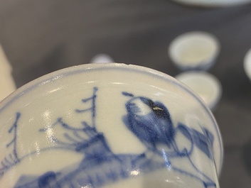 Vier Chinese blauw-witte kommen en drie stem cups uit het 'Hatcher' scheepswrak, Transitie periode