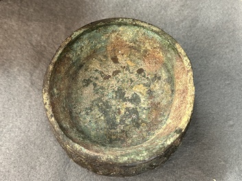 Verseuse &agrave; vin couverte en bronze de type 'hu', Chine, Zhou de l'Est ou ant&eacute;rieur