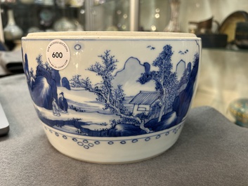 A Chinese blue and white tureen, Kangxi