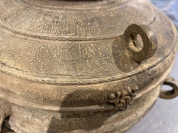 A rare Chinese bronze ritual 'Zhan' food vessel and cover, Spring and Autumn period