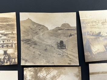 40 photos carr&eacute;es illustrant la premi&egrave;re exp&eacute;dition belge au Tibet, vers 1908