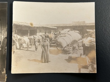 40 photos carr&eacute;es illustrant la premi&egrave;re exp&eacute;dition belge au Tibet, vers 1908