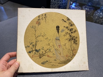 Suiveur de Zhang Daqian 張大千 (1898-1983): 'Beaut&eacute; dans le jardin', encre et couleurs sur papier dor&eacute;
