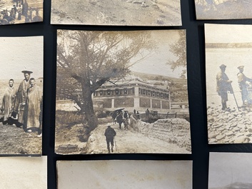 40 photos carr&eacute;es illustrant la premi&egrave;re exp&eacute;dition belge au Tibet, vers 1908