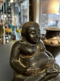 Een Thaise bronzen Boeddha met sporen van vergulding, 19e eeuw