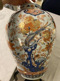 A Chinese Imari-style vase, Kangxi/Yongzheng