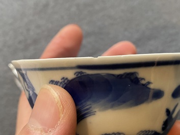 13 tasses et 10 soucoupes en porcelaine de Chine en bleu et blanc &agrave; d&eacute;cor d'une chasse aux lapins, marque de Qianlong, 19&egrave;me