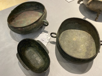 Trois coupes de forme ovale en bronze, Chine, Zhou de l'Est et Han