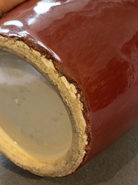 Een Chinese monochrome sang-de-boeuf-geglazuurde vaas, 19e eeuw