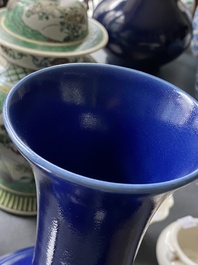 Een Chinese monochrome blauwe flesvormige vaas, Guangxu merk en mogelijk periode