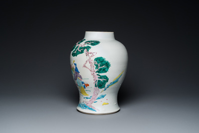 Vase en porcelaine de Chine famille rose &agrave; d&eacute;cor de 'Sanxing', Yongzheng