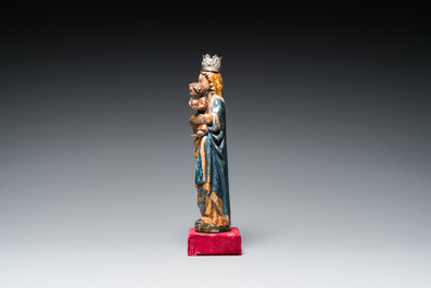 Een gepolychromeerde houten sculptuur van een Madonna met Kind, zgn. 'Poup&eacute;e de Malines', Mechelen, 1e kwart 16e eeuw