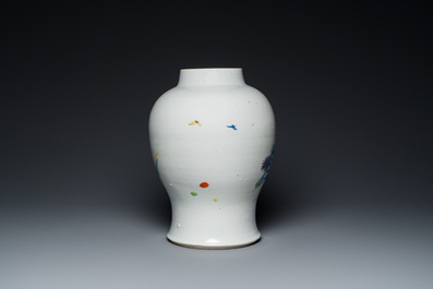 Vase en porcelaine de Chine famille rose &agrave; d&eacute;cor de 'Sanxing', Yongzheng