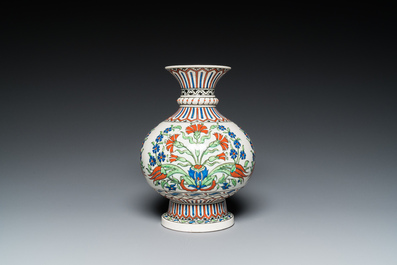 An Iznik-style vase, Samson, France, 19th C.
