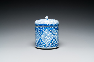 Pot couvert en porcelaine de Chine en bleu et blanc, Kangxi