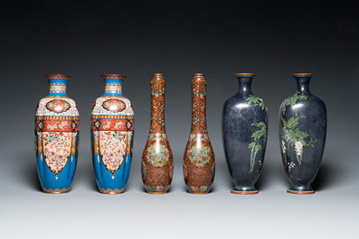 Trois paires de vases en &eacute;maux cloisonn&eacute;s, Japon, Meiji, 19/20&egrave;me