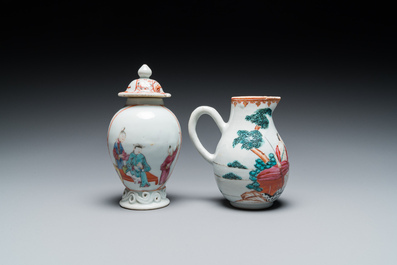 Une bo&icirc;te &agrave; th&eacute; couverte en porcelaine de Chine famille rose &agrave; sujet mandarin et une verseuse a d&eacute;cor du 'Jugement de Paris', Qianlong