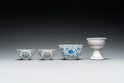 Een Chinese famille rose stem cup, een blauw-witte kom en een paar doucai kommen, Yongzheng en later