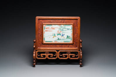 A Chinese famille verte plaque set in a partly huanghuali wooden table screen, Kangxi