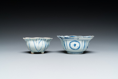 Une assiette, un bol et une tasse-surprise en porcelaine de Chine en bleu et blanc, Wanli/Yongzheng
