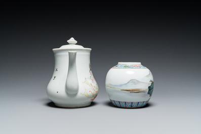 Six vases et une th&eacute;i&egrave;re couverte en porcelaine de Chine famille rose, 20&egrave;me