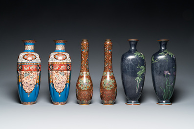 Trois paires de vases en &eacute;maux cloisonn&eacute;s, Japon, Meiji, 19/20&egrave;me
