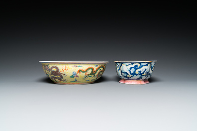 Two Chinese famille rose 'dragon' bowls and a vase with floral design, 19/20th C.