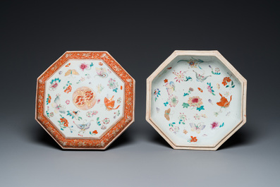 Een Chinese octagonale famille rose, ijzerrode en vergulde dekseldoos met vlinders, Yongzheng