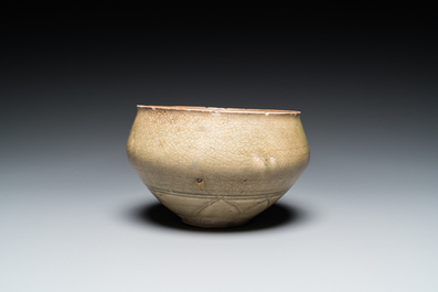 Bol en forme de lotus en porcelaine de Chine c&eacute;ladon de Yaozhou, Song/Yuan